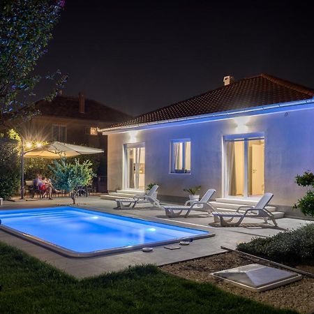 ザダル Tony'S House With Private Pool, Garden And Parkingヴィラ エクステリア 写真