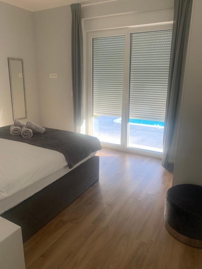 ザダル Tony'S House With Private Pool, Garden And Parkingヴィラ エクステリア 写真
