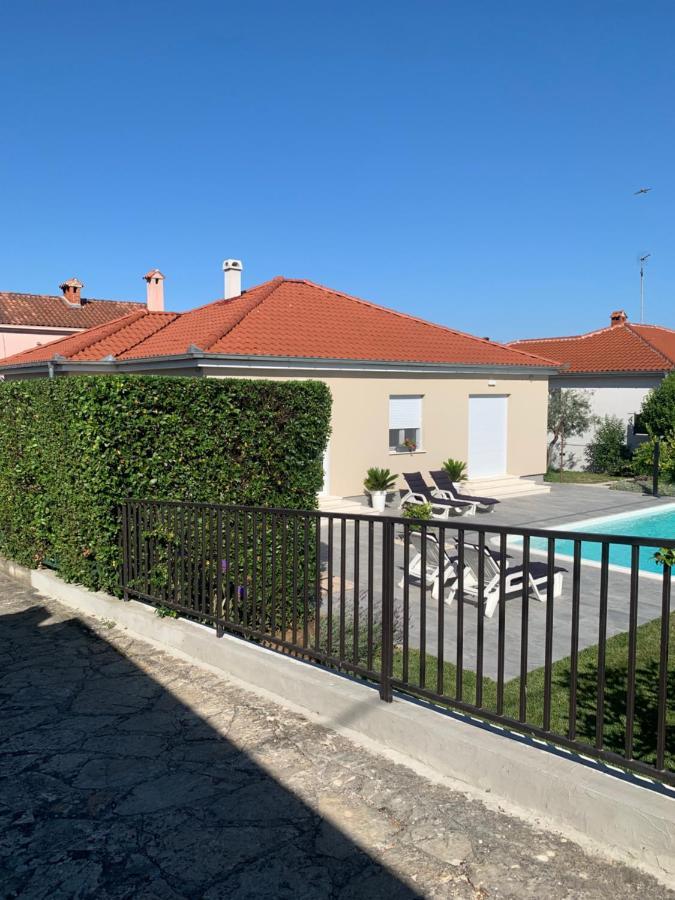 ザダル Tony'S House With Private Pool, Garden And Parkingヴィラ エクステリア 写真