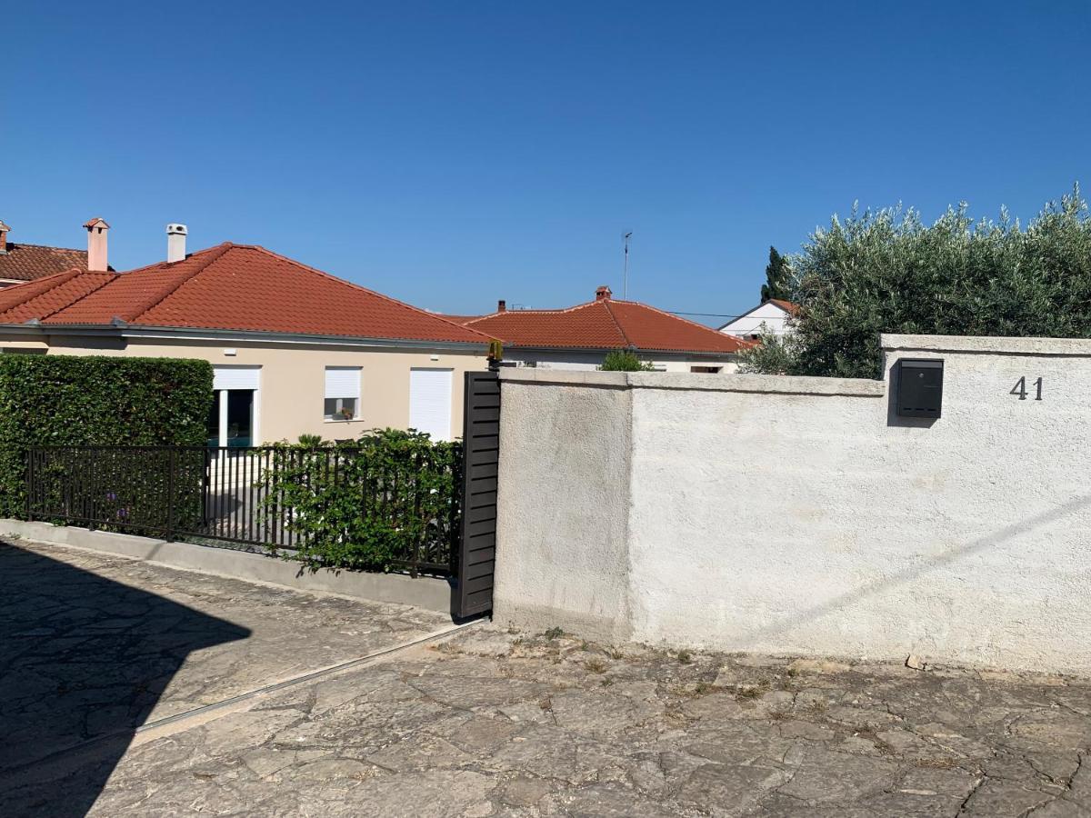 ザダル Tony'S House With Private Pool, Garden And Parkingヴィラ エクステリア 写真