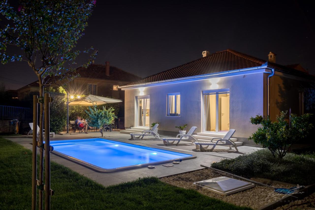 ザダル Tony'S House With Private Pool, Garden And Parkingヴィラ エクステリア 写真