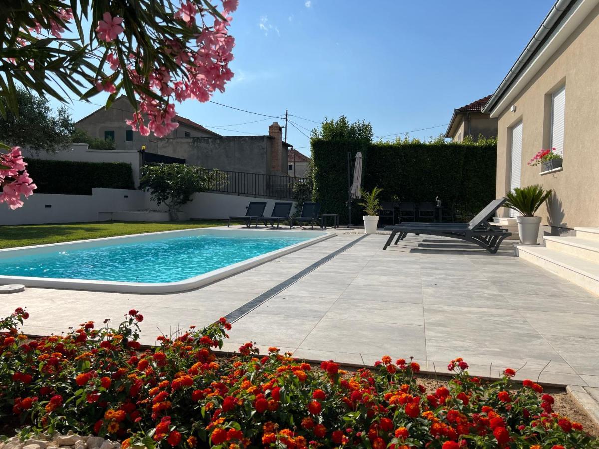ザダル Tony'S House With Private Pool, Garden And Parkingヴィラ エクステリア 写真